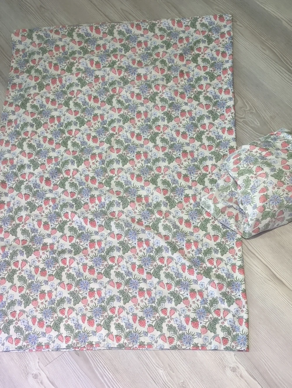 Strawberry Floral Flat & Fitted Sheet Set Cottagecore Twin Polyester Faded